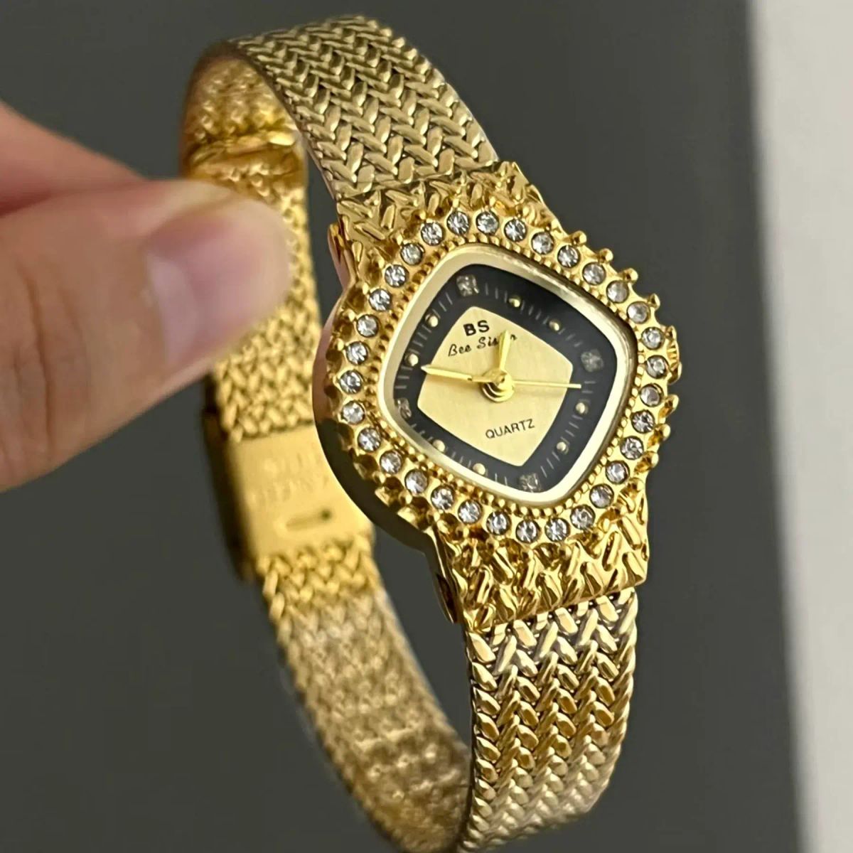 New Women's Watch Niche Exquisite Irregular Dial Wristwatch