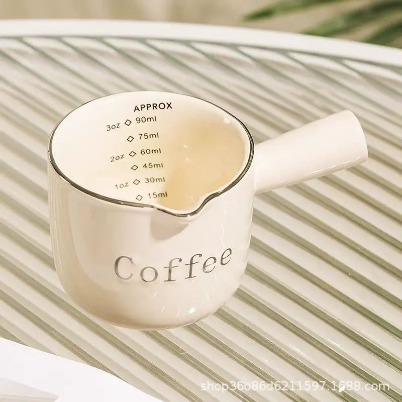 A stylish mini coffee milk jug is here! Made of exquisite ceramic, it exudes elegance.