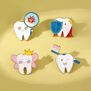 熱銷新款保護牙齒卡通創意可愛合金心口針防走光扣金屬徽章