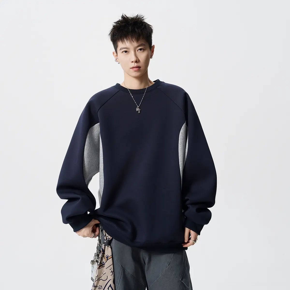 秋季卫衣简约圆领撞色套头宽松长袖