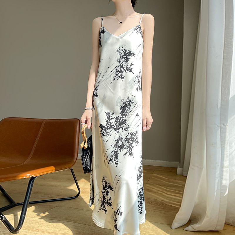 丝绸缎面夏季新款女装v领长裙中长款过膝印花气质无袖连衣裙