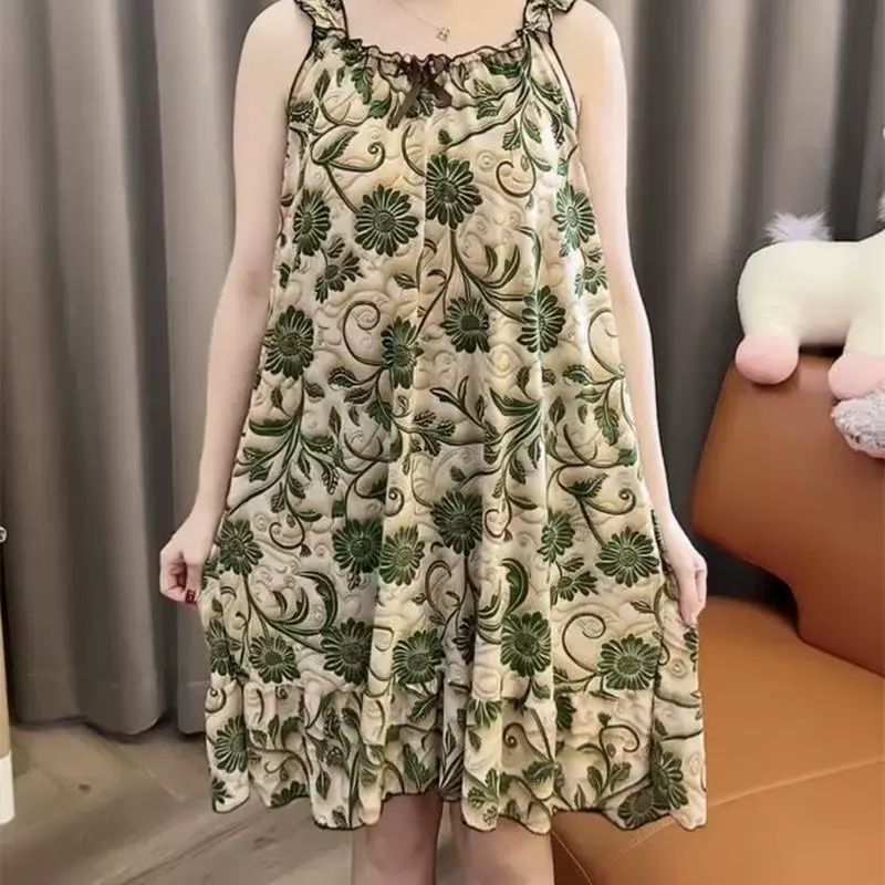 Hot summer fashion new pajamas, age-reducing suspenders, can be worn outside the nightgown, loose, 