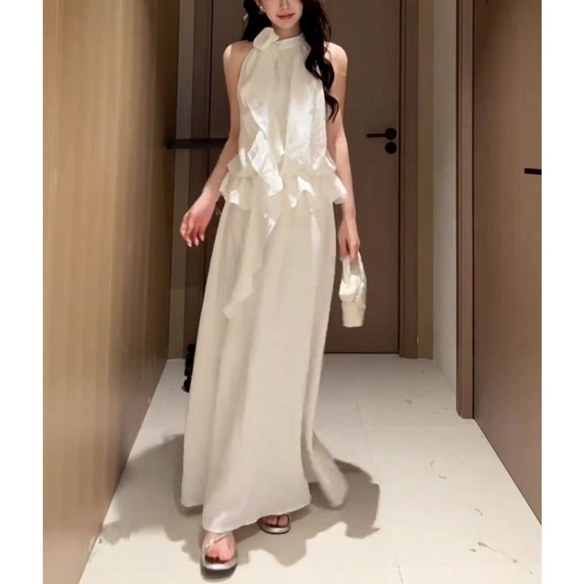 2026新款爆款夏季絕美漂亮裙子小衆不撞款氣質白色掛脖連衣裙套裝