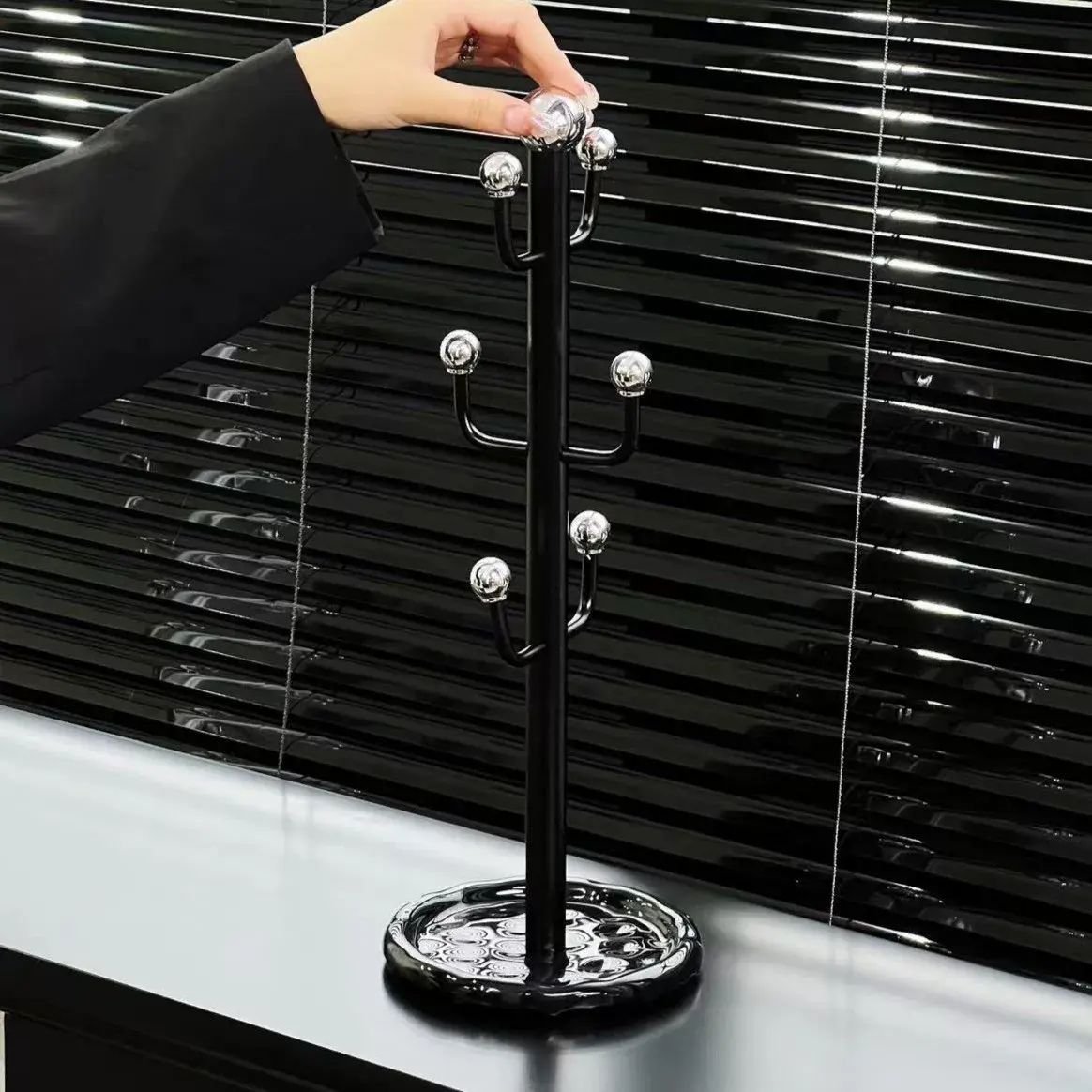 Muen style cup hold