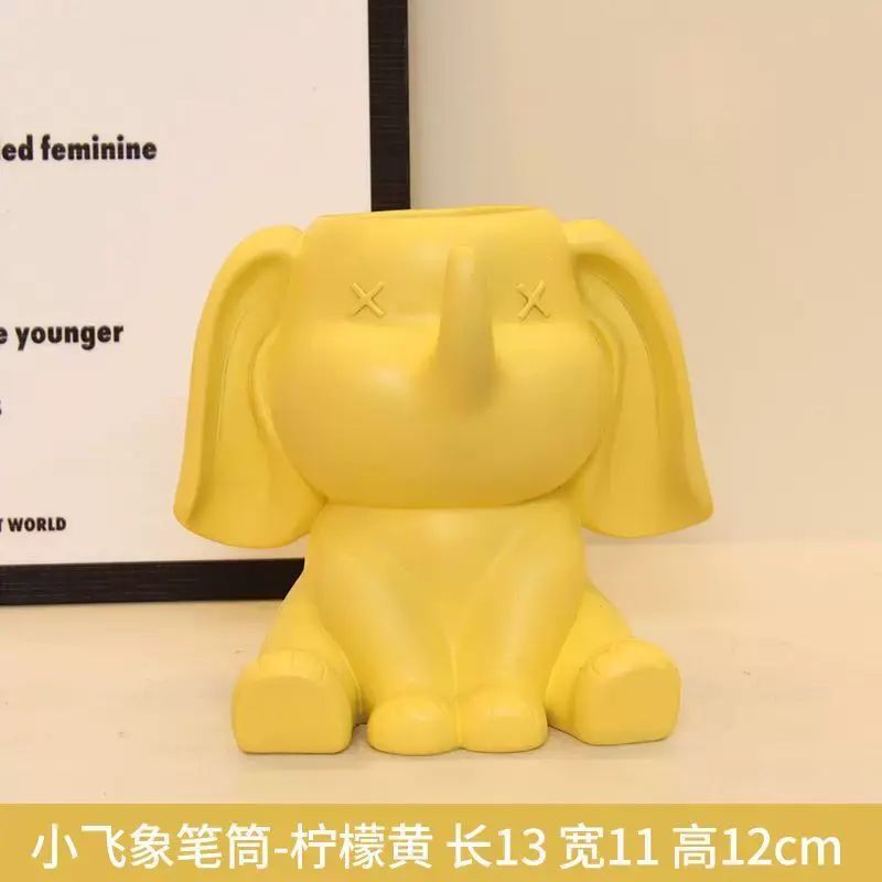 戴珍珠耳環的少女筆筒小擺件化妝掃唇膏收納桶辦公室桌面女生禮物