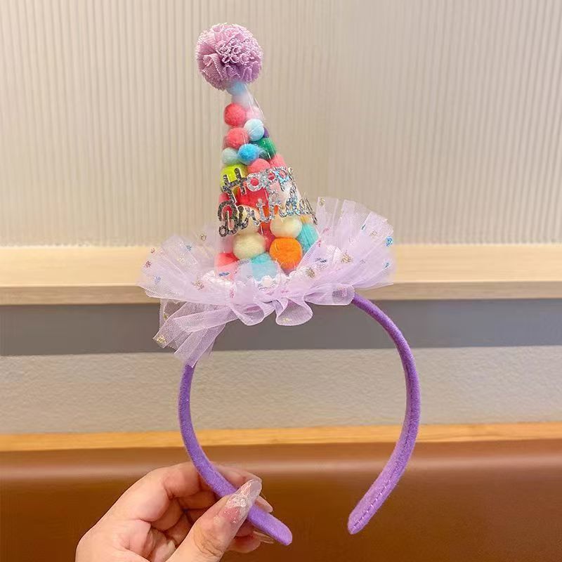 女童生日小尖帽頭箍｜紫色網紗生日裝飾髮箍｜彩球生日派對頭飾｜happy birthday 生日頭箍｜寶寶生日拍照髮飾｜網紗毛球派對頭箍｜周歲百天拍照道具｜兒童對裝扮髮箍｜可愛生日禮物頭飾