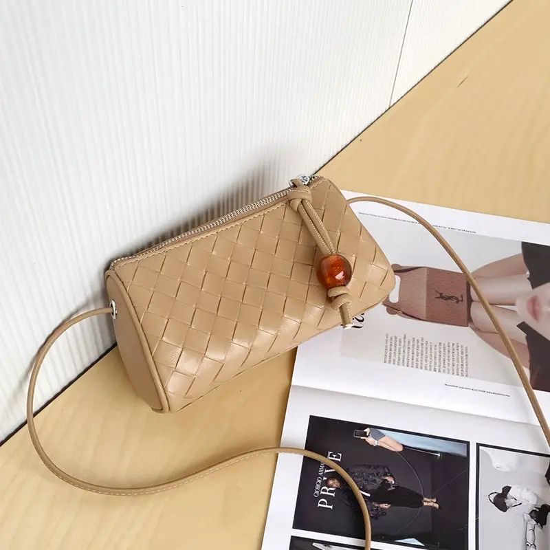 简约小包包女新款百搭高级感单肩斜挎包女编织真皮女包手机包