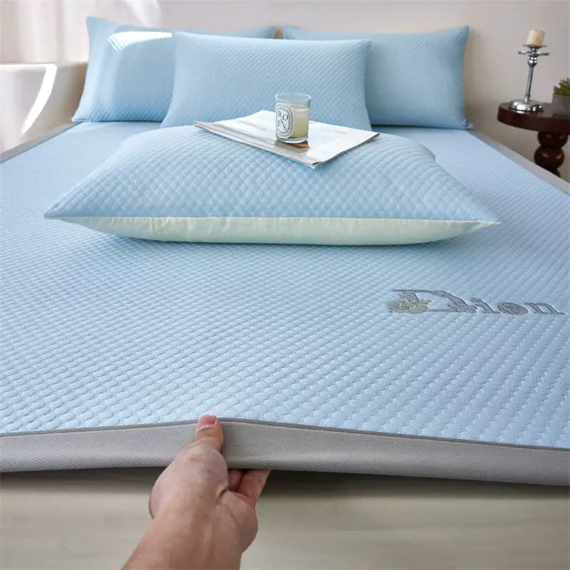 夏季冰感刺繡床笠三件套 涼蓆床罩可水洗 空調涼蓆 香港熱賣- 克里斯汀-藍【3D涼豆豆面料❄涼而不冰❄親膚裸睡】 床蓆兩件套【120x200cm冰豆豆涼蓆+枕套單只裝】