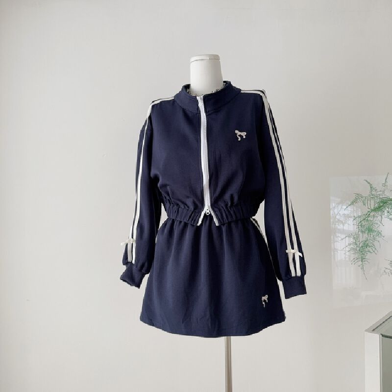 釜山日記薄 博主感刺繡運動休閒外套短裙套裝 韓風潮流- 藏青色套裝 S