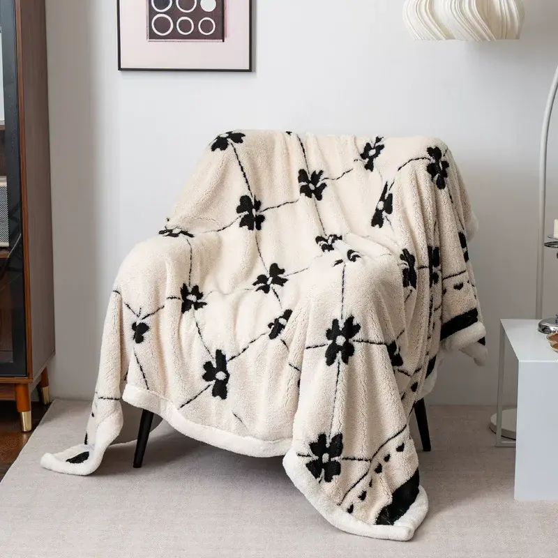 北欧简约黑白卧室毛毯阳离子提花双层盖毯午睡沙发毛巾毯
