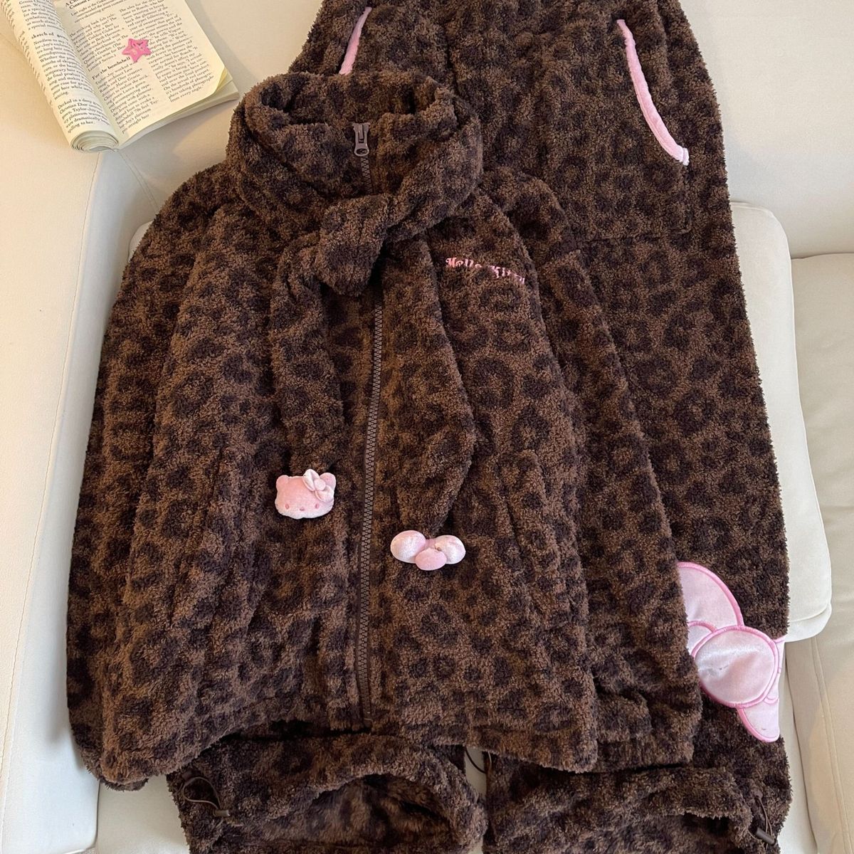 可愛軟萌豹紋珊瑚絨睡衣女款秋冬款甜美舒適保暖可外穿家居服套裝