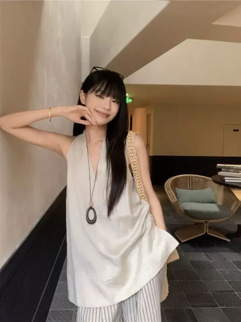 法式高級感氣質V領背心上衣女裝夏季寬鬆闊腿休閒褲條紋褲兩件套-V領背心 S
