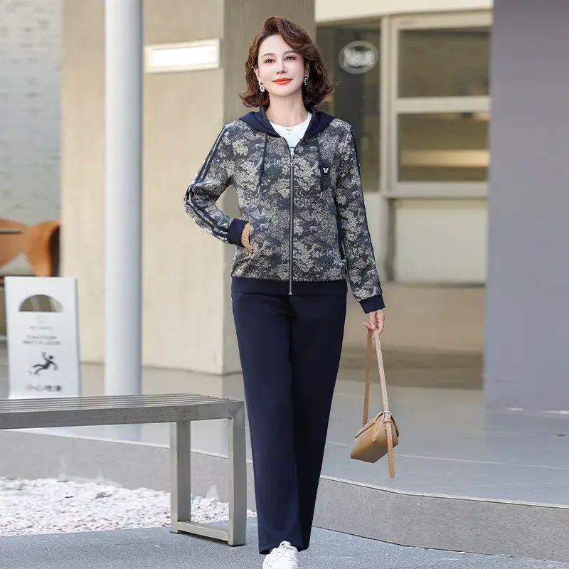 年輕媽媽春裝休閒套裝2025新款連帽上衣外套中老年女裝洋氣運動服