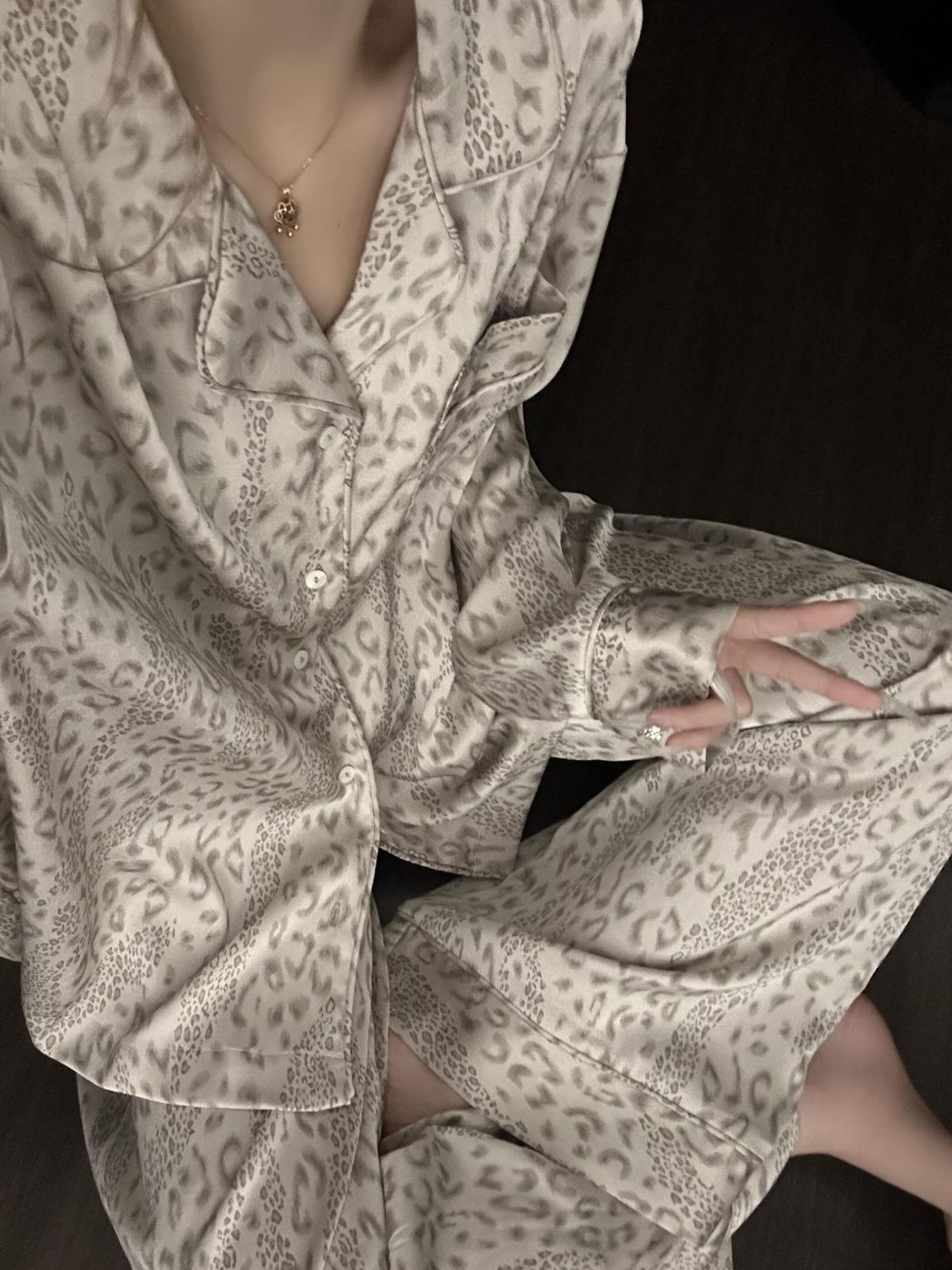【現貨】設計冰絲睡衣女早秋新款大碼鍛面長袖長褲家居服套裝ins