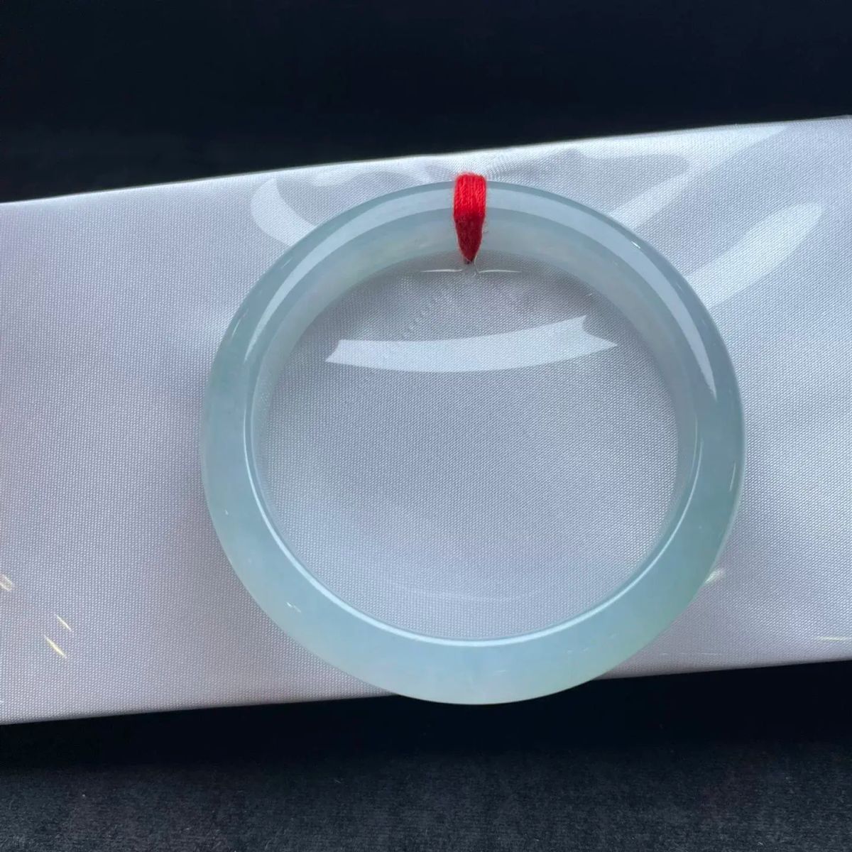 缅甸手镯天空蓝底飘花翡翠手镯色彩均匀冰润通透干净清爽完美大气