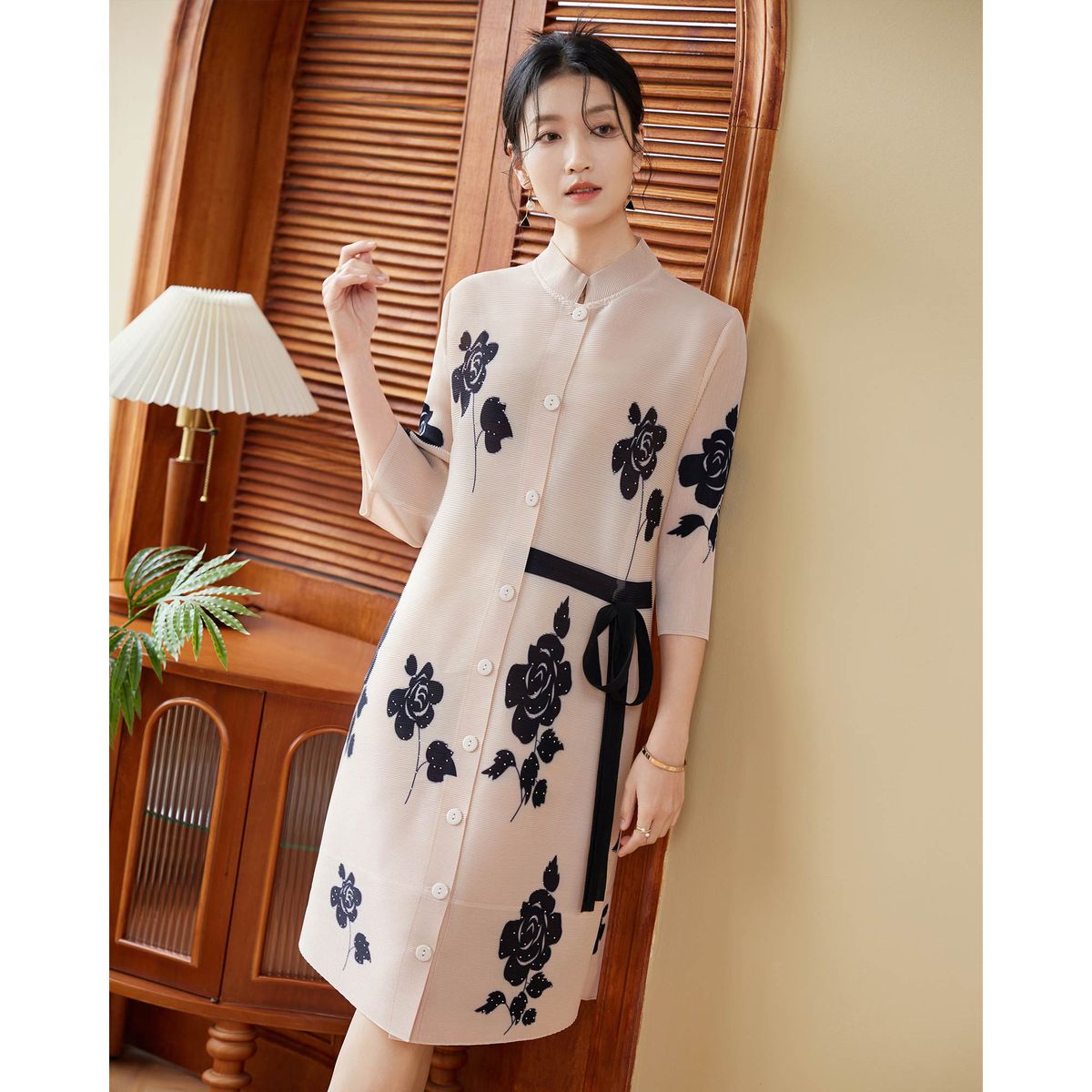 高端洋气妈妈连衣裙新款春秋女碎花裙减龄中年大码女装衬衫裙