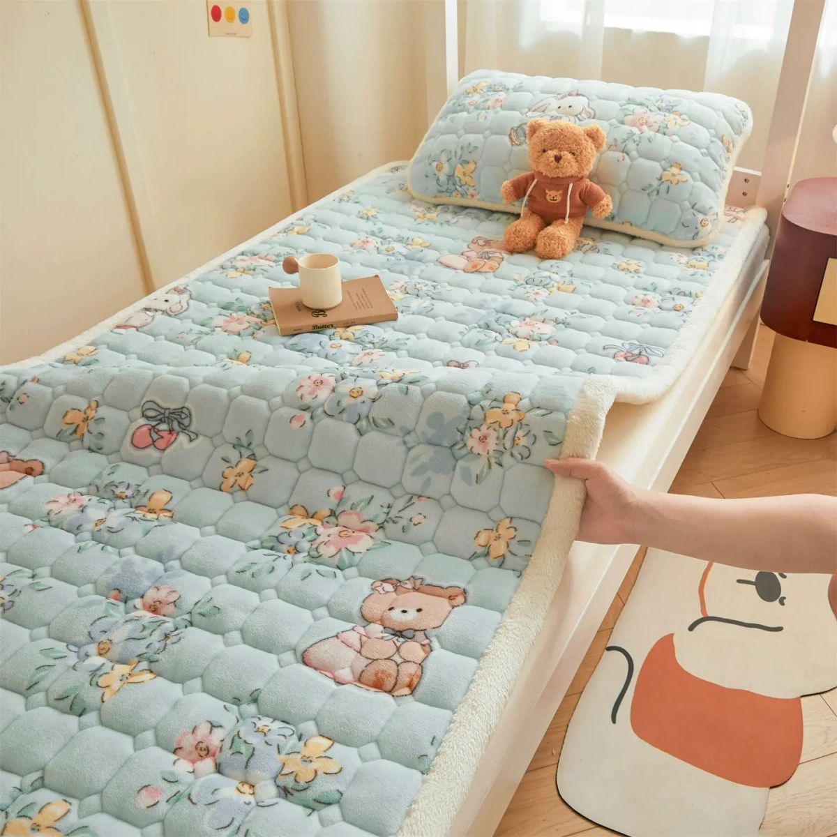 a类大豆牛奶绒床垫褥子冬季加厚珊瑚绒宿舍单人床褥家用折叠软垫平行进口