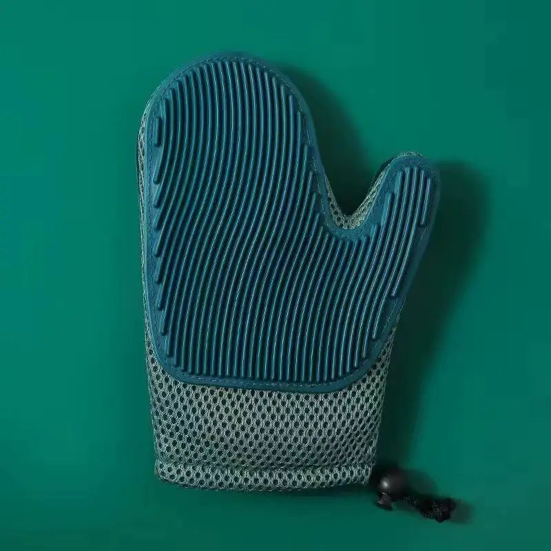 This pet hair cleaning glove is an amazing tool that solves pet hair problems with a single click!