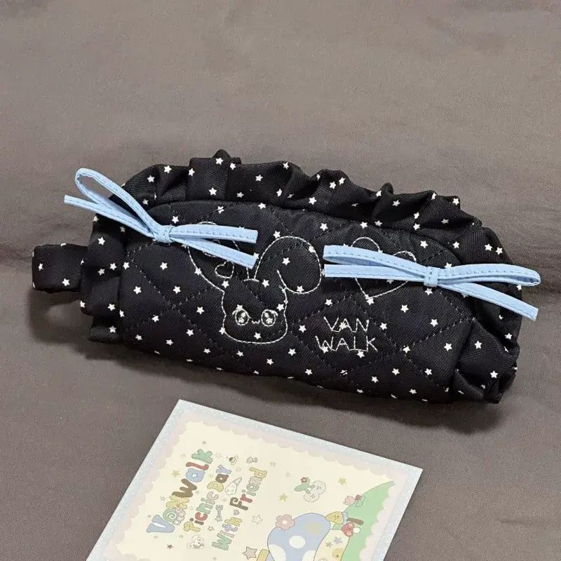 高颜值枕头花边笔袋少女大容量可爱化妆包学生卡通文具收纳袋