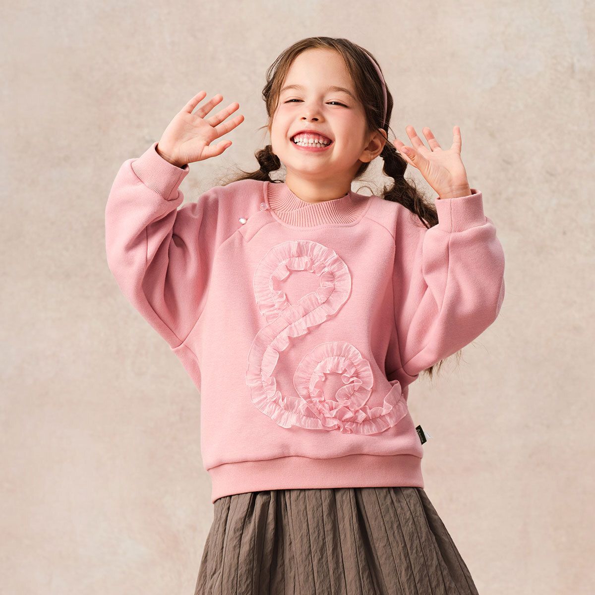 阿米拉2025年冬季新款儿童造型卫衣