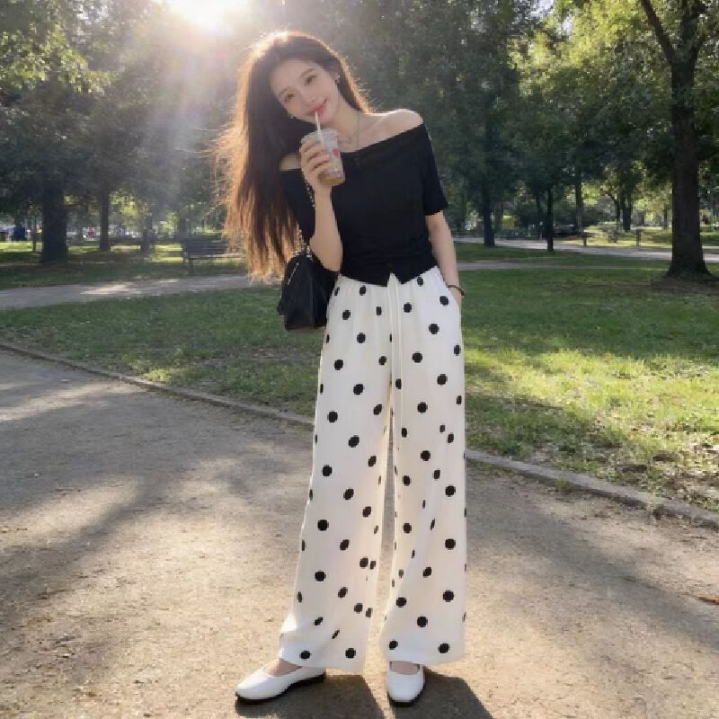 Gentle Wind One-Shoulder Unstructured Revealing T-Shirt Top + White Pol-Black top + white polka-dot