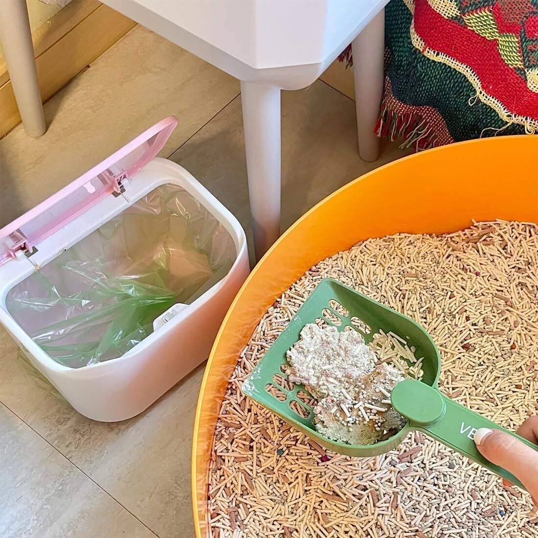 Fully enclosed cat litter box, creating a clean space exclusively for cats!