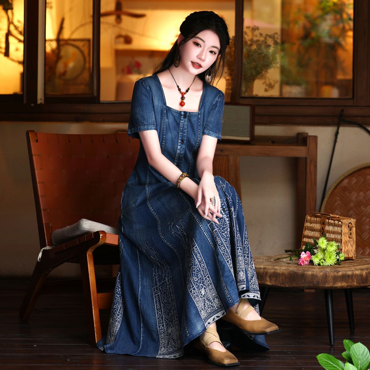 气质显瘦方领复古牛仔长裙2026夏季新款重工刺绣大摆连身裙