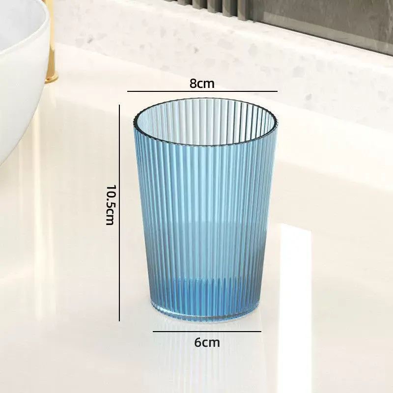 The light luxury hammer pattern wine glass makes a stunning appearance