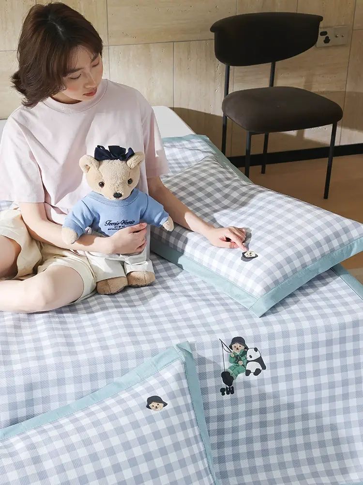 TeenieWeenie 冰絲涼感三件套 兒童涼蓆 可機洗 透氣冷氣房必備- 【綁帶款-瀧島嶼貓】持久清涼  整席可機洗 90cmx200cm涼蓆+1隻枕套