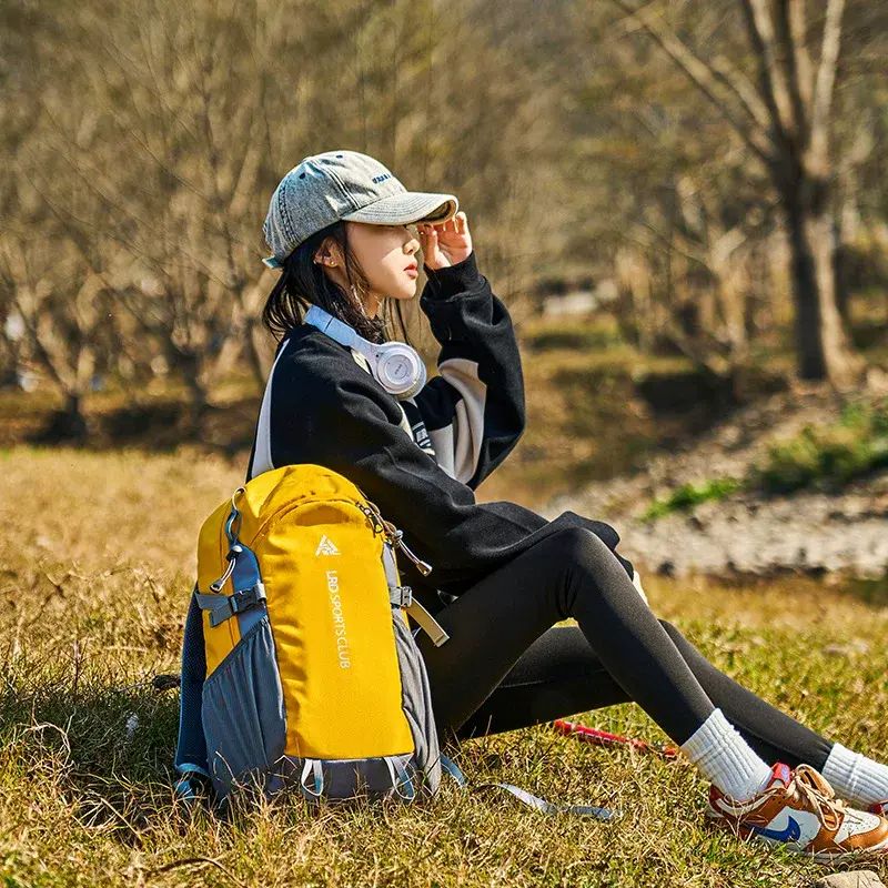 New lightweight hiking backpack, outdoor trekking backpack, lightweight shoulder bag