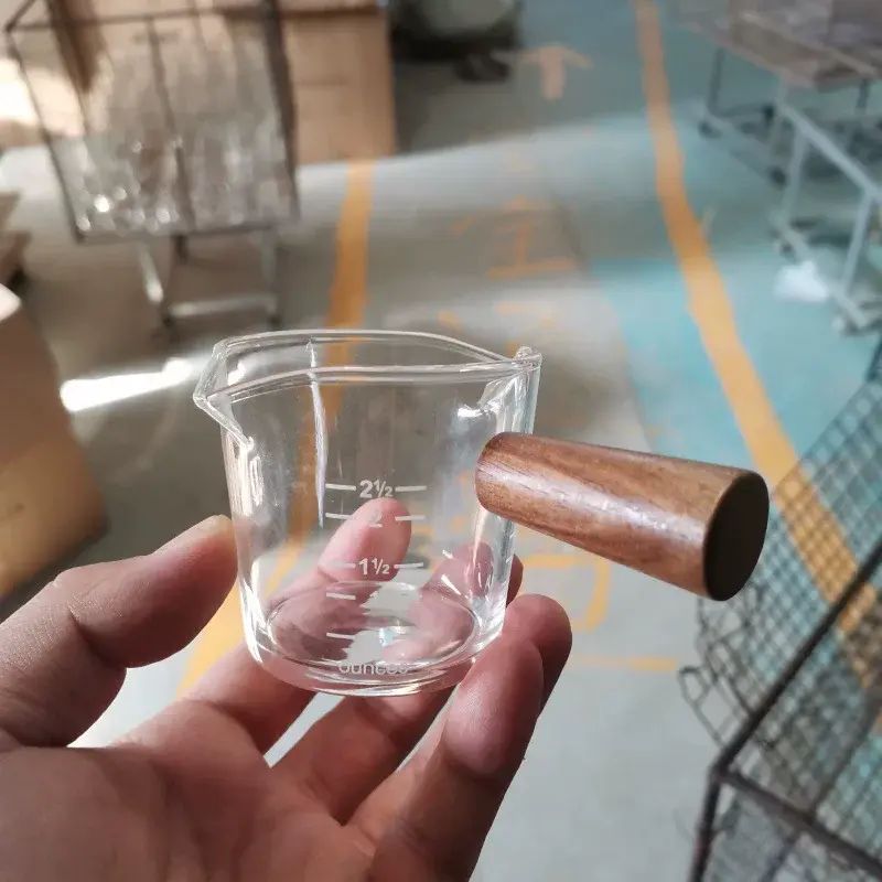 高硼矽玻璃小奶盅家用帶刻度盎司杯迷你咖啡杯木把奶罐玻璃量杯